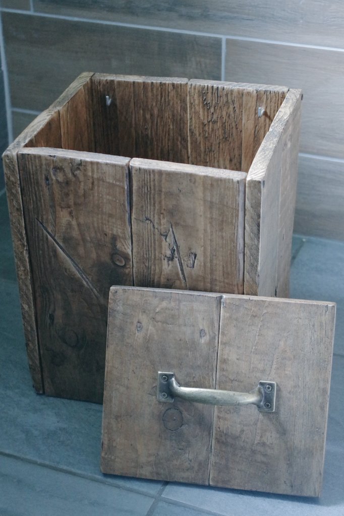 Original4UU's tweet photo. https://t.co/4UbiEVinx8 #woodenbin #bin #firestyle #cittagestyle #handmade #farmhouse #homeoffice #rusticbin #rustichouse https://t.co/S09lga1FtC