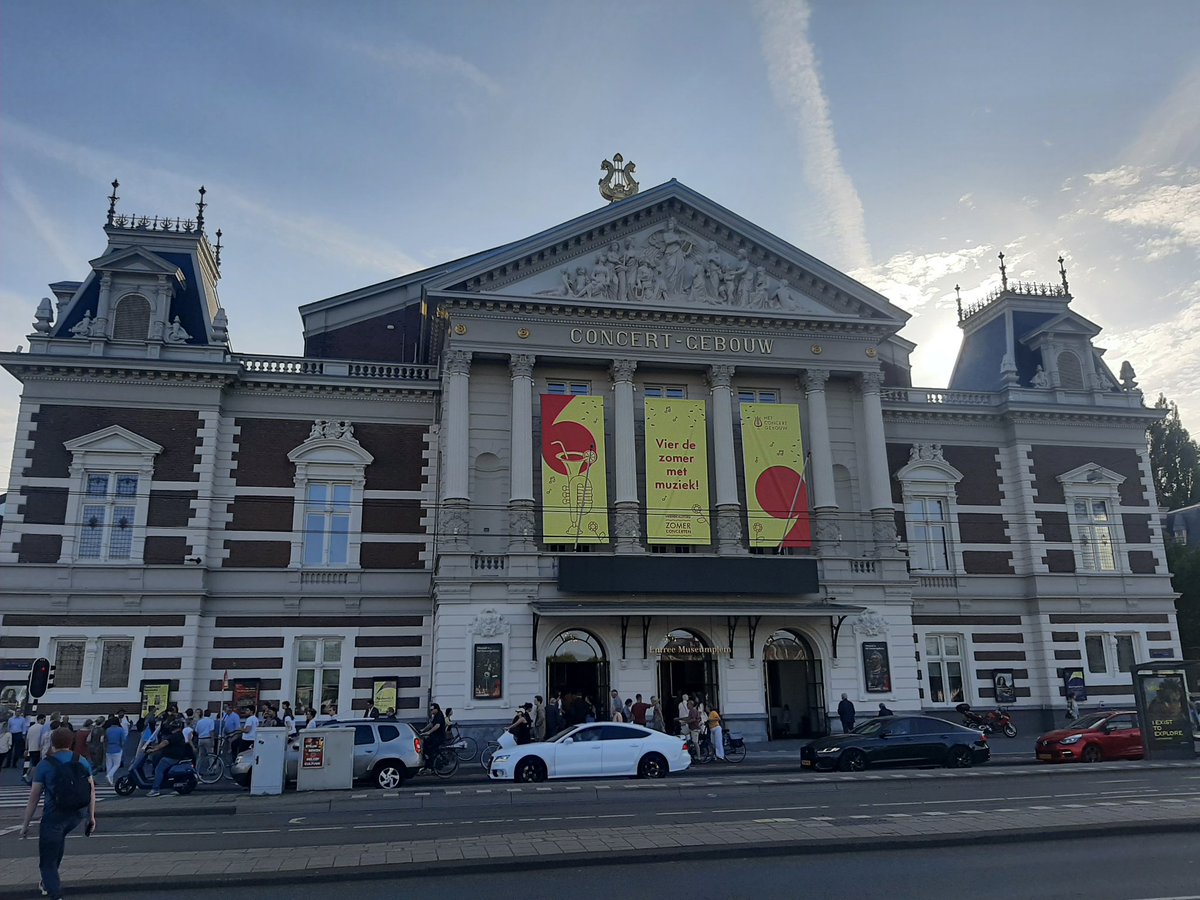 Triomphe et standing ovation du public du <a href="/Concertgebouw/">Het Concertgebouw</a> pour l'<a href="/ONCT_Toulouse/">Orchestre national du Capitole</a> &amp; son futur directeur musical #TarmoPeltokoski avec #DanielLozakovich 👏👏👏 Rv à la rentrée sur <a href="/radioclassique/">Radio Classique</a> avec le  brillant chef finlandais 📻🎙🎶