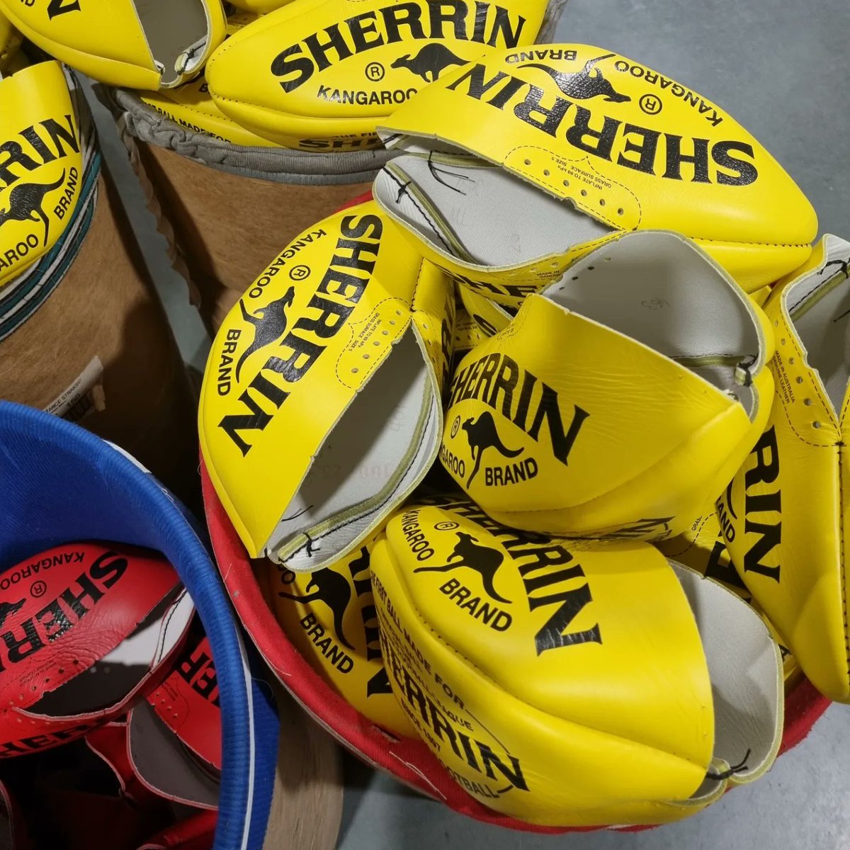 Pink_PantersAUS's tweet photo. Nothing better then a new Sherrin being made!
Was great to see it up close!
#afl #aussierules #pinkpanters #footy #sherrin https://t.co/HzYzcEPNe6