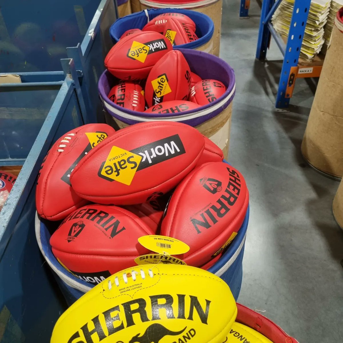 Pink_PantersAUS's tweet photo. Nothing better then a new Sherrin being made!
Was great to see it up close!
#afl #aussierules #pinkpanters #footy #sherrin https://t.co/HzYzcEPNe6