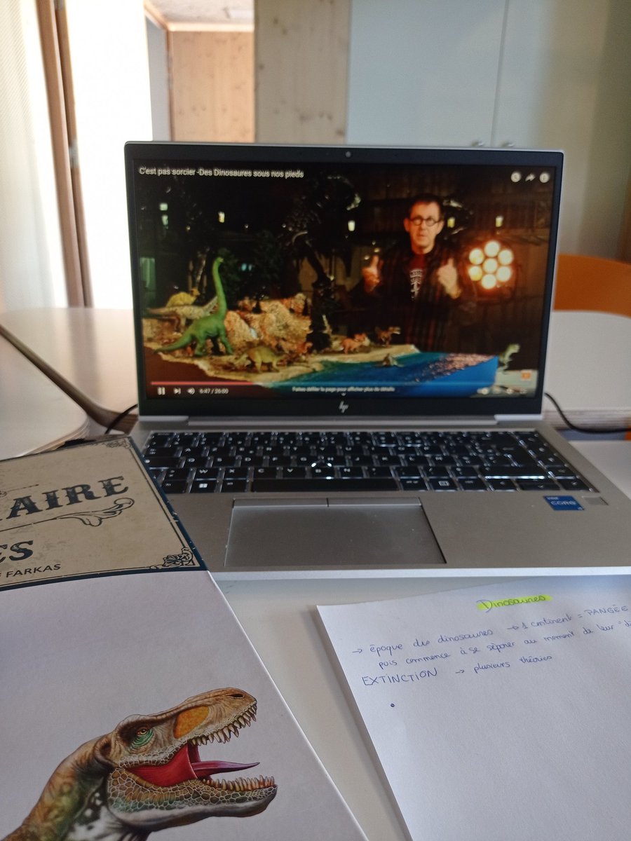 En train de potasser le prochain atelier que je vais animer à #Explora 📚
Pas facile quand on y connait pas grand chose en #dinosaures ... 🦖🦕
Heureusement je peux toujours compter sur <a href="/gourmaud_jamy/">Jamy Gourmaud</a> et <a href="/fredcourant75/">Fred Courant</a> pour m'en apprendre plus ! 💪🏼 😁