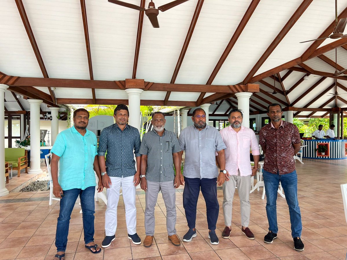 Banafsaa's tweet photo. ގައުމުގައި ހުރި ބޮޑެތި މައްސަލަތަކާ ގުޅޭގޮތުން ޕީޕީއެމް ގެ ރައީސް @prz_ymn ގެ ލަފާފުޅާ އިރުޝާދުގެ މަތިން، ޕްރޮގްރެސިވް ކޮންގްރެސް ކޯލިޝަން އިން ވަނީ، ޖުމްހޫރީ ޕާޓީގެ @JPSecretariat ގެ ލީޑަރ އޮނަރަބަލް @qasimibrahim އާއި އެކު މިއަދު މުހިންމު ބައްދަލުވުމެއް ބޭއްވިފައި. https://t.co/eofY5G7YUB