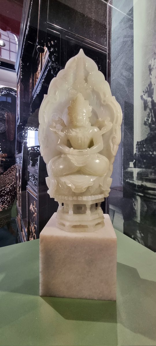 Exposition d'intérêt national"L'Asie fantasmée, histoire d'exotisme dans les arts décoratifs en Provence aux XVIIIe &amp; XIXe s." au château #Borély de #Marseille ❤️
Le chasseur indien, François Desportes, 1740
Guanyin, XVe-XVIIe s.
Vases Watling, #RobinBest, 2021
Bouddha, XVIIIe s.