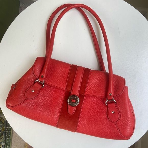 LynnLaddawan's tweet photo. So good I had to share! Check out all the items I'm loving on @Poshmarkapp #poshmark #fashion #style #shopmycloset #ghbassco #victoriassecret #colehaan: https://t.co/Xy3rkWD9o0 https://t.co/9pa1GwxWat