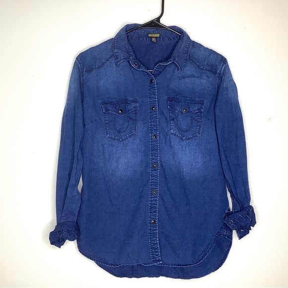 Jenndfly's tweet photo. So good I had to share! Check out all the items I'm loving on @Poshmarkapp #poshmark #fashion #style #shopmycloset #truereligion #anthropologie #aprilcornell: https://t.co/86JA1sGEqe https://t.co/jRUyeyrm7y