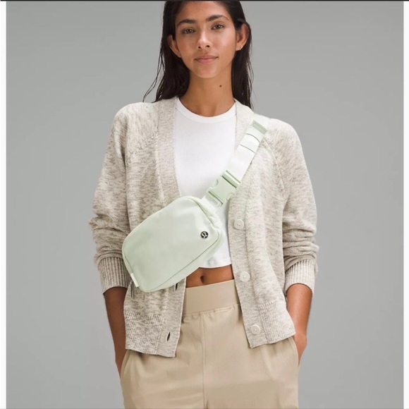 trendycircular's tweet photo. So good I had to share! Check out all the items I'm loving on @Poshmarkapp #poshmark #fashion #style #shopmycloset #lululemonathletica #handcrafted #rockrepublic: https://t.co/WrdpC3gnry https://t.co/9FMpjI7Z6I