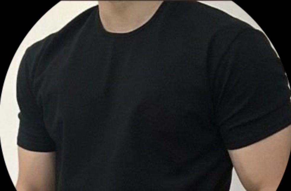 이렇게 비오는날에는 회사출근 안하고
맛있는거먹으면서 넷플릭스 보면서
 침대에서 뒹굴 거리고싶다 같이…..

#섹트 #건오 #일탈