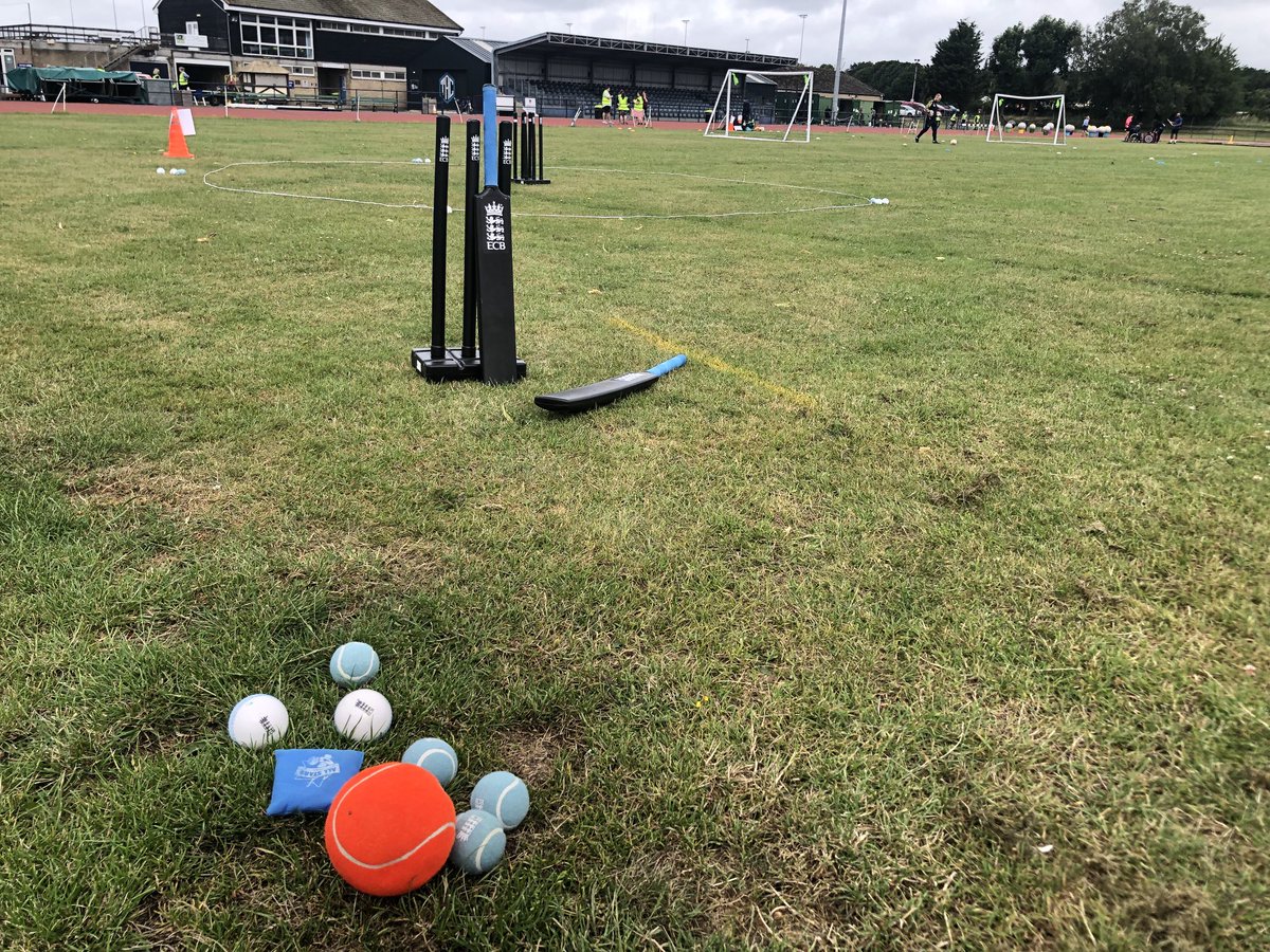 Ready for the doors to open at the Have A Go Day at Horspath Athletics Stadium.
@OxonDisCric #cricketisforeveryone