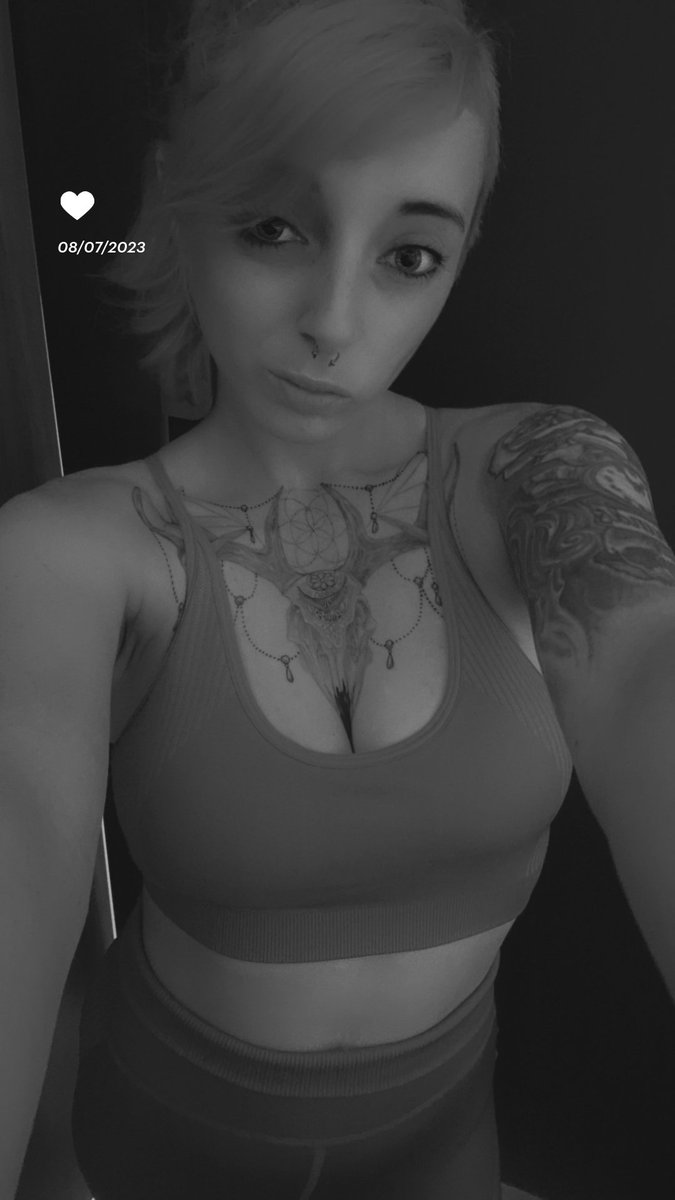 DarkDestiny2319's tweet photo. Starting gym.. #gymgirl #gymmotivation #gymtime #tattoed https://t.co/Q5yjLVI3mz