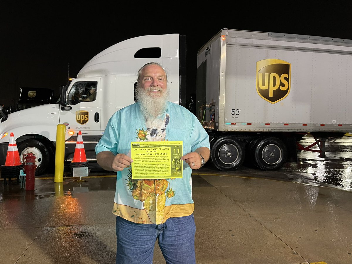 okc_preload's tweet photo. Good #WellnessTuesday #OKC #Preload James has #PCM over proper lifting To #LiftLower we protect our backs when lifting we always want to keep the natural curve of our back #BeSMOOTH Do you know the #8keys Aaron Dale does! #LetsGetIt #UPS #TeamSafety https://t.co/odjBWQC45j