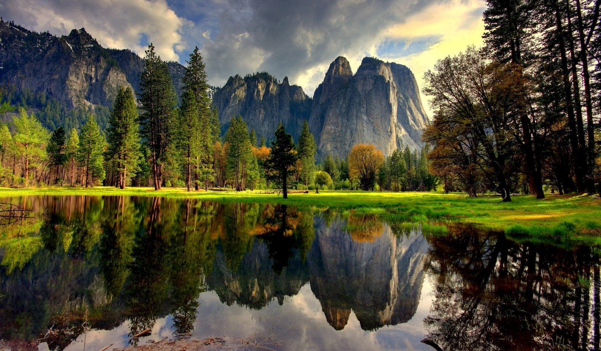 Earths_Symphony's tweet photo. Nature's masterpiece unveiled: A breathtaking landscape that reminds us of the awe-inspiring beauty and tranquility of our planet. #NaturesSplendor https://t.co/j8UpndVy6W