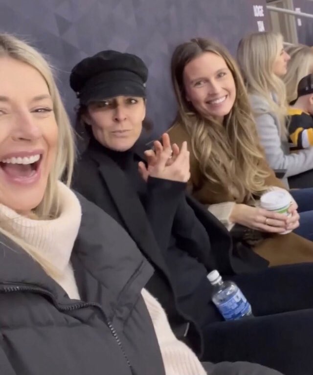 Some icky fashion from girlfriend Sidney Crosby

Thanks anon 🤣

#hockeygossip #sidneycrosby #kathyleutner #PittsburgPenguins