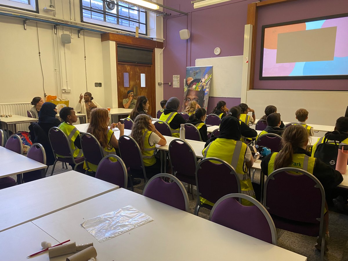 EleanorRandal20's tweet photo. @MayParkPri Beijing class have arrived safely at Bristol university for the Lonnie Johnson day. We have enjoyed listening to @cargomovement Laurence Hoo reading his poetry and telling us more about Lonnie Johnson. https://t.co/78FoWdp6MG