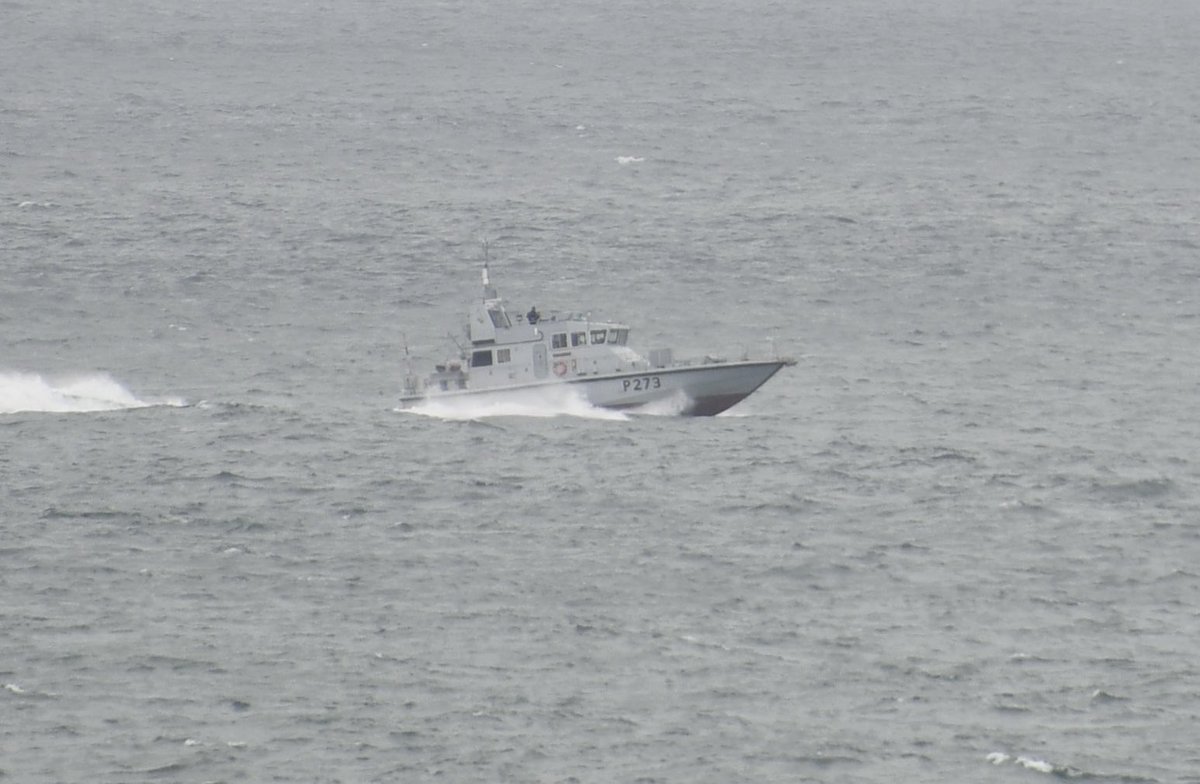 👋 Good morning @HMS_Pursuer from Anvil Point Lighthouse 
#SmallShipsBigImpact @RoyalNavy @NavyLookout @UKDefJournal @trinityhouse_uk