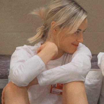 lesbocine's tweet photo. Em homenagem aos 10 anos de OITNB, separamos uma thread das 10 memorareis cenas de Vauseman: https://t.co/aJuNFTt0Aj