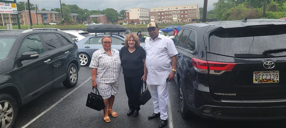 NancyATaylor's tweet photo. Meeting with #Chief Batokeh of SouthWest Cameroon to explore the development of a Sister States relationship. https://t.co/JOdqnmkFiE
