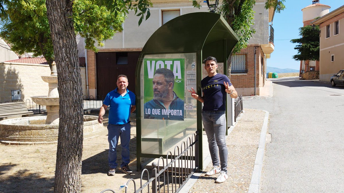 rodrijr111's tweet photo. 27°Estación #Valseca
Hemos estado hablando con Marcial dueño de la bodeguita de Chapete, hombre rudo y extraordinario que nos ha contado como el pueblo ha ido muriendo poco a poco.
Cuantas promesas incumplidas de los de siempre.
Si quieres una alternativa
#DecideLoQueImporta 🇪🇸 https://t.co/9OhvHlHpw4