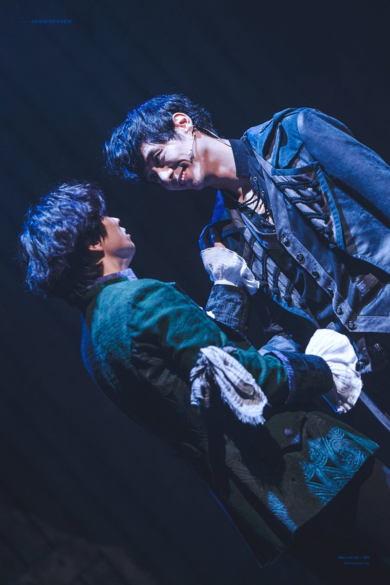 slowsunset_pic's tweet photo. 뮤지컬 해적 커튼콜   

<우리 모두의, 기억나지 않는 꿈>     

 #해적 #최석진 #주민진 https://t.co/pMEVeTZJUJ