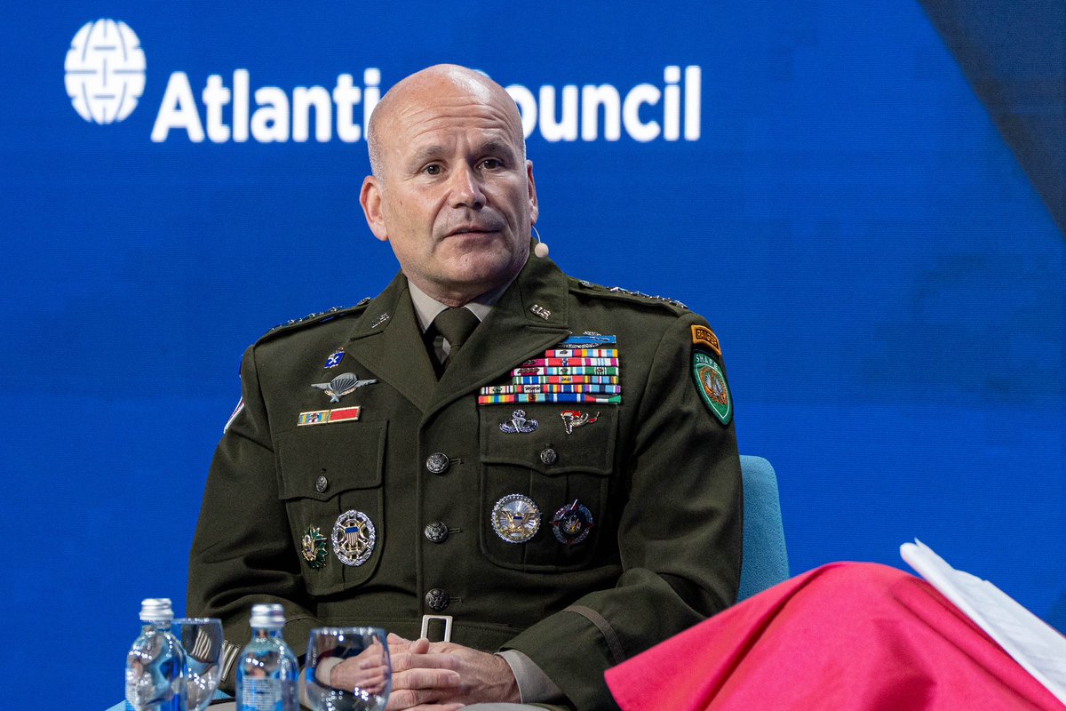 yata_ger's tweet photo. The Summit shows that we are united and all at one table, sending a strong signal to Russia: we are ready to defend every inch of our freedom and democracy. 
#YATAatNATOPublicForum #NATOSummit https://t.co/8QfhrTm1jp