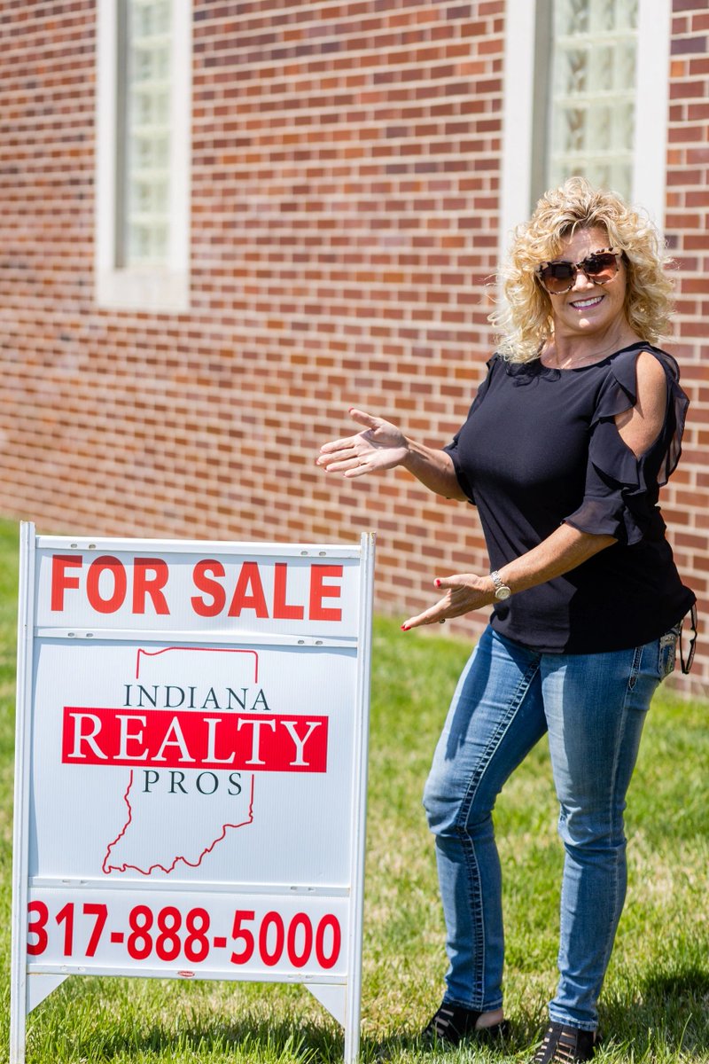 The secret to successful home buying? Add a pinch of patience, a dash of determination, and a sprinkle of expert advice from us! 🧙‍♂️✨ #RealEstateWizard #GreenwoodAreaRealtor #IndianaRealtyPros