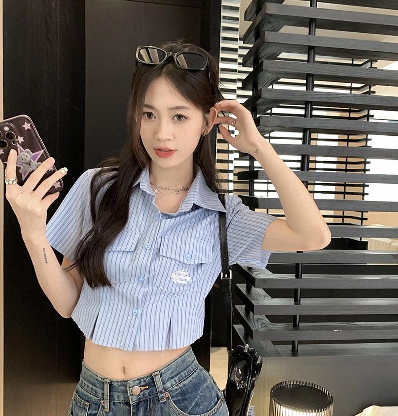 sundaygoooods's tweet photo. เชิ้ตรุ่นนี้เก๋มากอะทุกคน ทรงสวยเข้ารูป แอบช่วยพรางหุ่นด้วย 🤍👕 https://t.co/kgUHpWwwxD