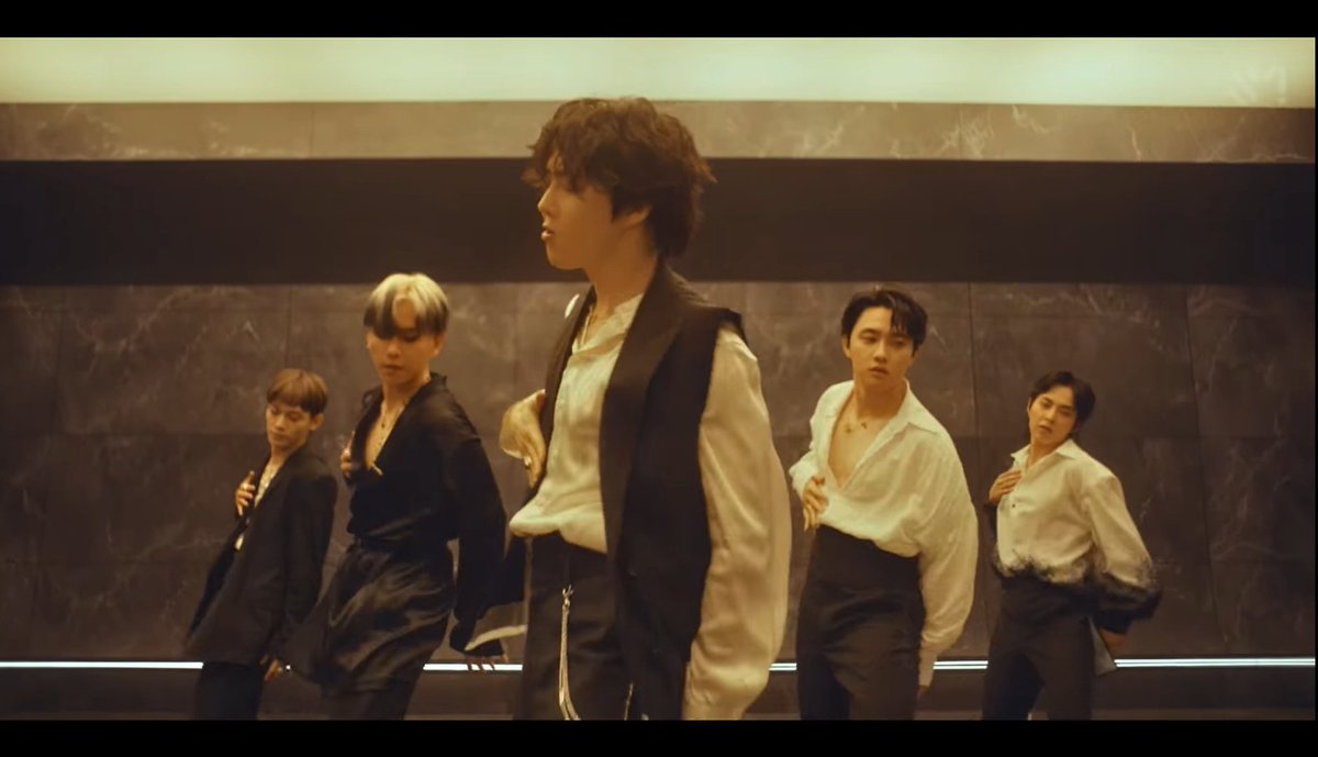 bhyunlight_'s tweet photo. Nanti exo pas music show pake baju yg ini gak ya 😭 https://t.co/TiSN0H2j1F
