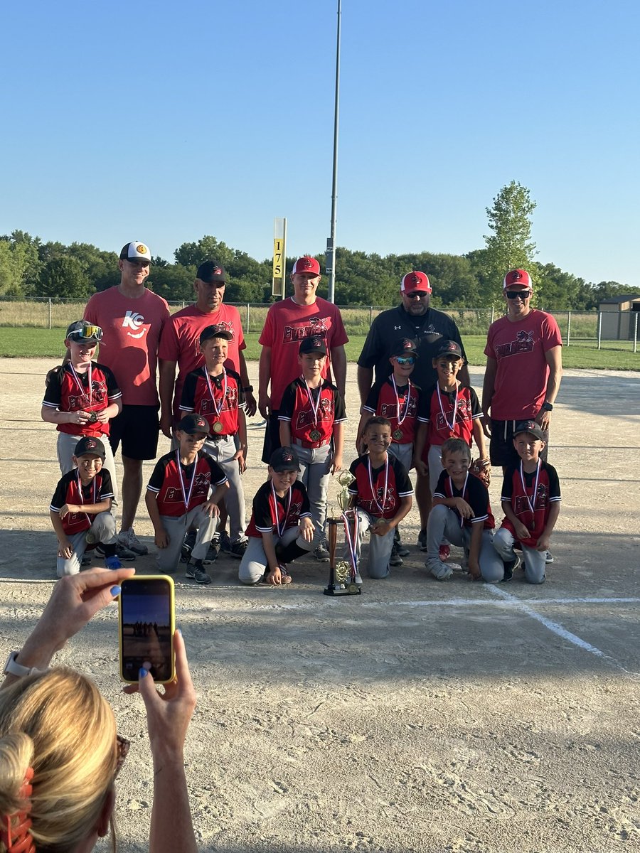 I had the privilege of helping coach my son’s 8U team this summer.  

Here’s what I learned… 🧵