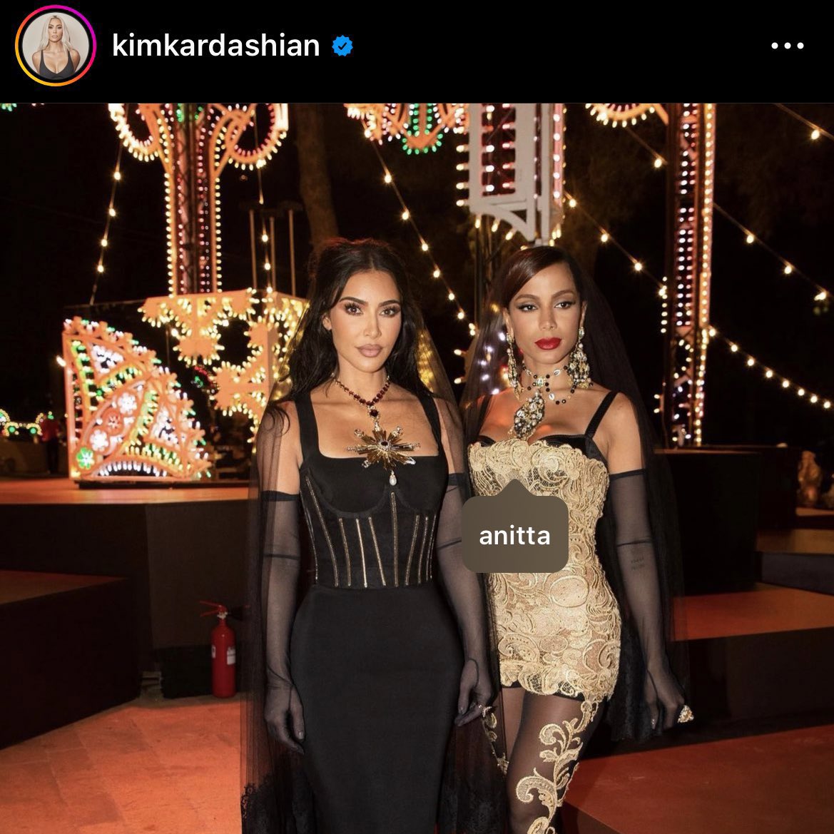 diefryous's tweet photo. o santo da anitta é babado viu kkkkkkk https://t.co/BRo3SW1MzB