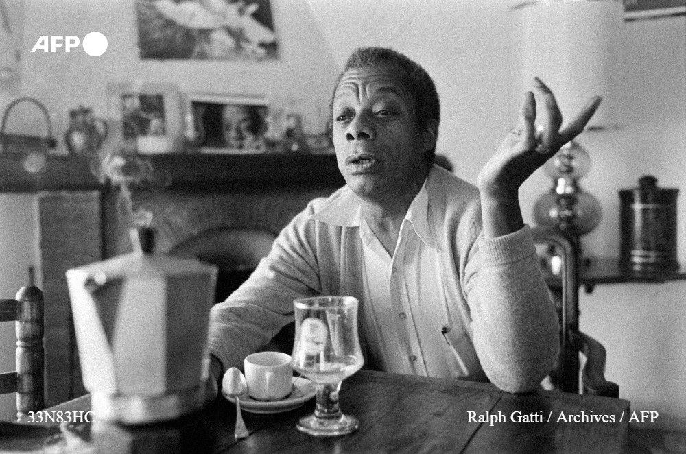 Agence France-Presse (@afpfr) on Twitter photo C'est un débat historique sur le racisme aux Etats-Unis, visionné des millions de fois sur internet: "Baldwin contre Buckley", tenu en 1965 et réinterprété au Festival d'Avignon par une compagnie américaine, reste brûlant d'actualité #AFP
➡️u.afp.com/iryW
✍️<a href="/MoussRana/">Rana Moussaoui</a> C'est un débat historique sur le racisme aux Etats-Unis, visionné des millions de fois sur internet: "Baldwin contre Buckley", tenu en 1965 et réinterprété au Festival d'Avignon par une compagnie américaine, reste brûlant d'actualité #AFP
➡️u.afp.com/iryW
✍️<a href="/MoussRana/">Rana Moussaoui</a>