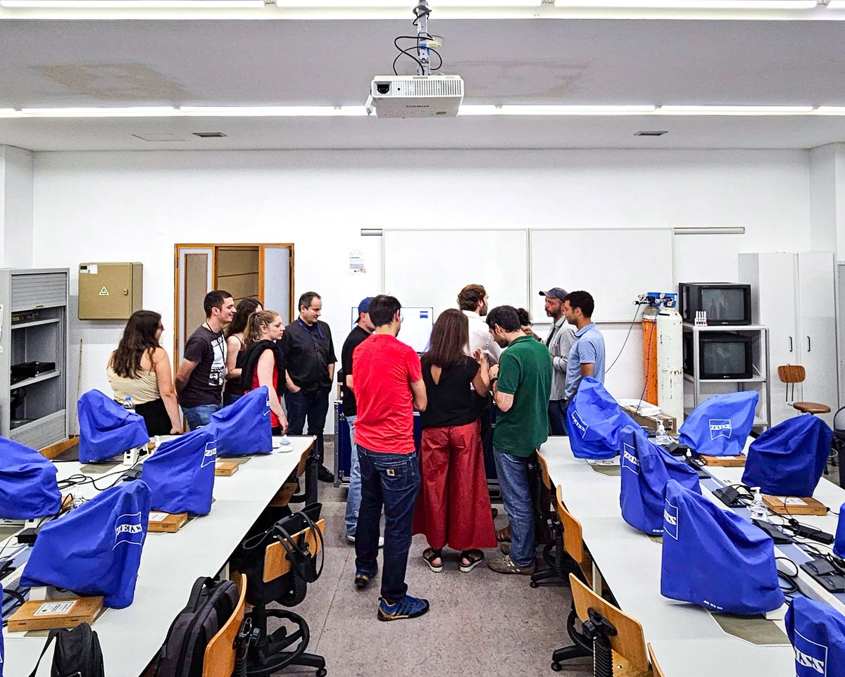 José Rino (@jose_rino_) on Twitter photo Challenge of the day: guess where the <a href="/zeiss_micro/">ZEISS Microscopy</a> Lattice Lightsheet 7 is, in this room full of microscopes at <a href="/IMMolecular/">iMM</a>. Hint: <a href="/JonShewring/">Jon Shewring</a> is showing the core optics after a morning session of extremely fast imaging in zebrafish larvae and embryos. Challenge of the day: guess where the <a href="/zeiss_micro/">ZEISS Microscopy</a> Lattice Lightsheet 7 is, in this room full of microscopes at <a href="/IMMolecular/">iMM</a>. Hint: <a href="/JonShewring/">Jon Shewring</a> is showing the core optics after a morning session of extremely fast imaging in zebrafish larvae and embryos.