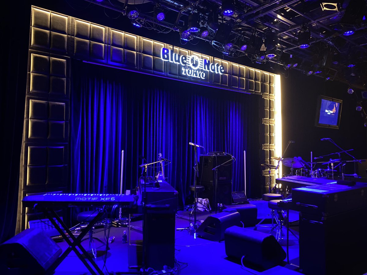noname_records_'s tweet photo. 今日はマルコスヴァーリ&アジムスでBlue Note Tokyoに
今年80歳でこの60年ほぼ第一線で活躍してのまじリスペクト
Ivan Contiがいない寂しさ感じつつAlexを中心としたアンサンブルはさすがだった
最近またブラジル音楽盛り上がってる感あるが明日まだチケットあるようなんで是非
#marcosvalle #azymth https://t.co/0yzx5QwzRz