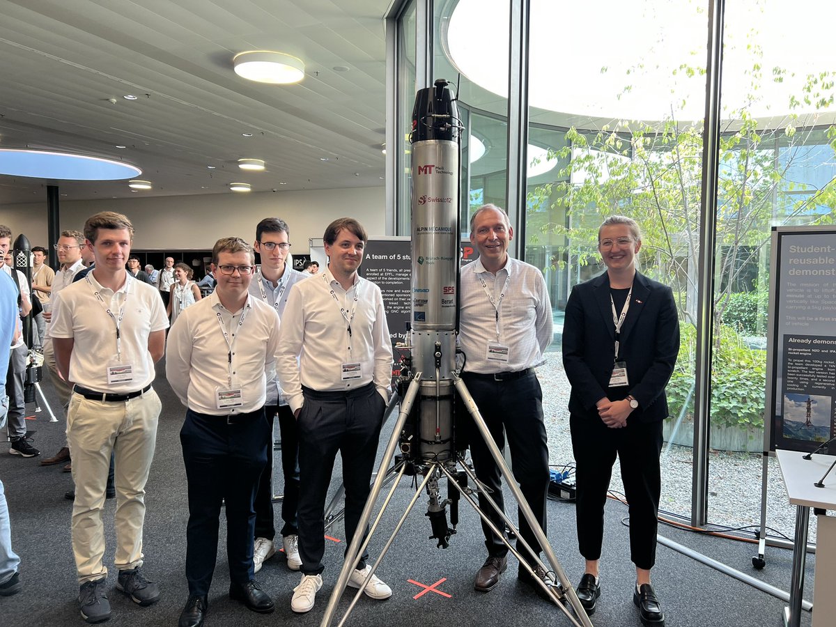 There is nothing more exciting than meeting student groups of totally committed thinkers and doers. Whether building 🚀, 🛰️, a 🌘hopper, or analog 🧑‍🚀👨‍🚀, it is all can-do and energy. @EPFL_en @eSpace_EPFL @spacecraft_team
