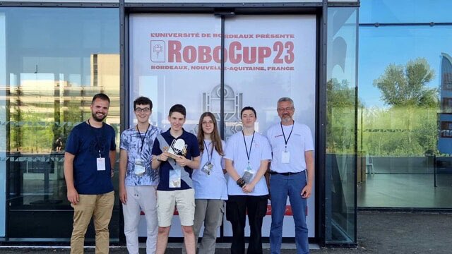 🥈Il team dello Zuccante di #Mestre è medaglia d'argento alla Robocup 2023 a Bordeaux! 

Congratulazioni a tutta la delegazione, ai docenti e agli studenti. 

Una scommessa vinta su innovazione e tecnologia, un motivo di grande orgoglio per tutta la nostra Città. 

Complimenti