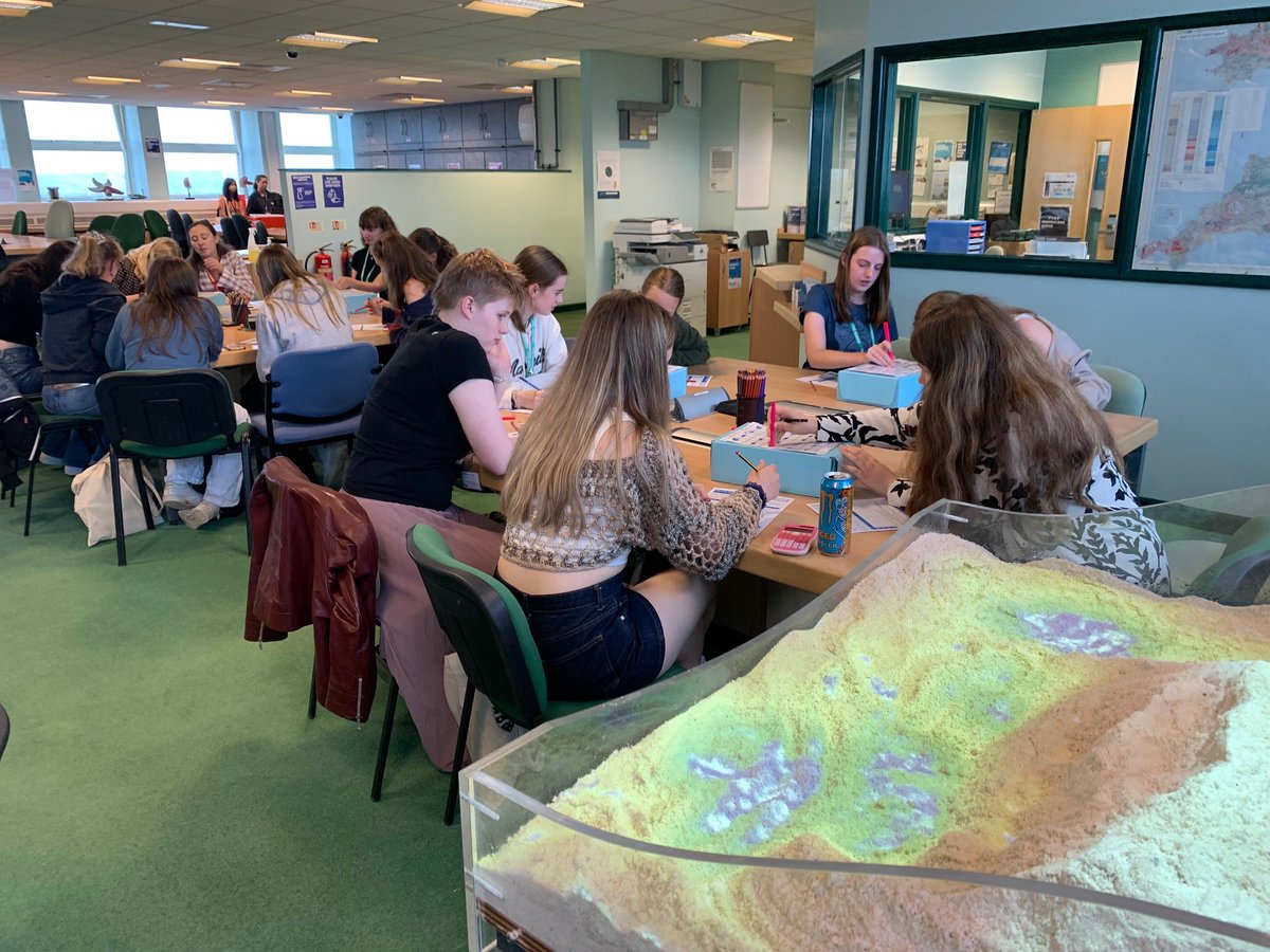 jenny_gales's tweet photo. Amazing afternoon with @girlsingeosci sharing my love of seafloor mapping and exploring the deep ocean #girlsintogeoscience #womeninSTEM @PlymUni @MarineSciPlym @EVNautilus https://t.co/2mNI4vW2f5