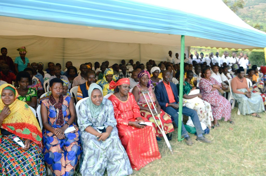 Visi Meya <a href="/MbonyintwariJ/">MBONYINTWARI JMV</a> ari hamwe n'Inzego z'Umutekano n'Abahagarariye Kiliziya Gatolika n'Itorero rya Angilikani ni we wifatanije n'Abaturage b'Umurenge wa Mutete ndetse n'Abanyeshuri bo muri G.S GASEKE na E.P NGANDO aho batangiye bakora urugendo rwo kwamagana iryo hohotera