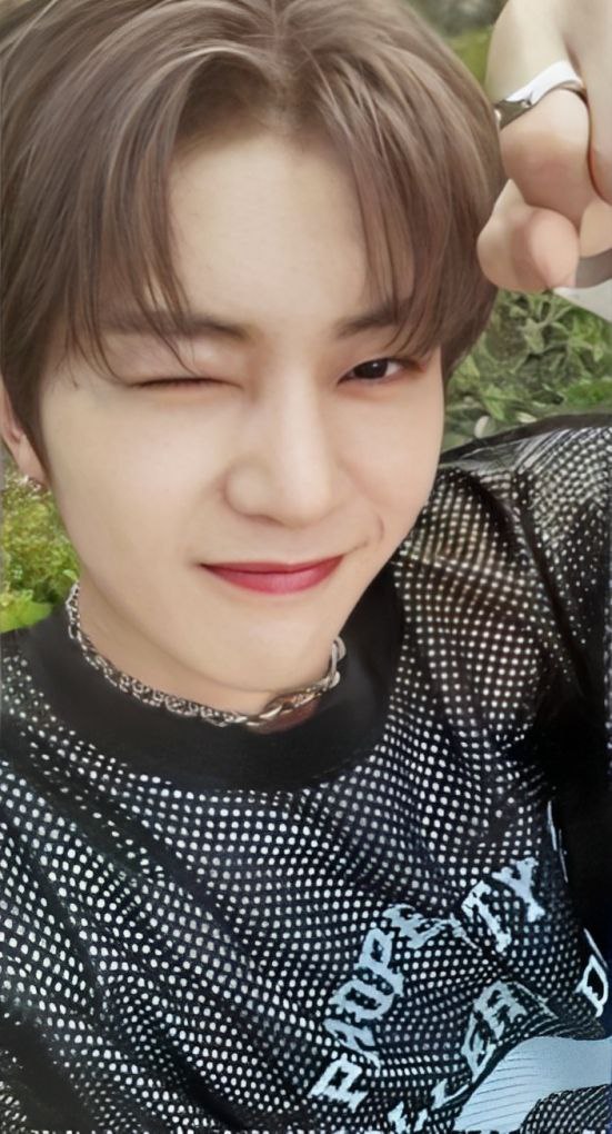 zb1_officiall's tweet photo. _💌

ZEROSE 오늘 어떻게 지냈어요?✨
미소로 하루를 시작하는 것은 행복합니다. 휴식을 취하세요!
저는 오늘 바쁜 일정이 있는데 너무 좋았어요.🤍
곧 만나요!🌹

#SEOKMATTHEW #석매튜
#ZEROBASEONE #ZB1 #제로베이스원 https://t.co/zCi7mmTyET