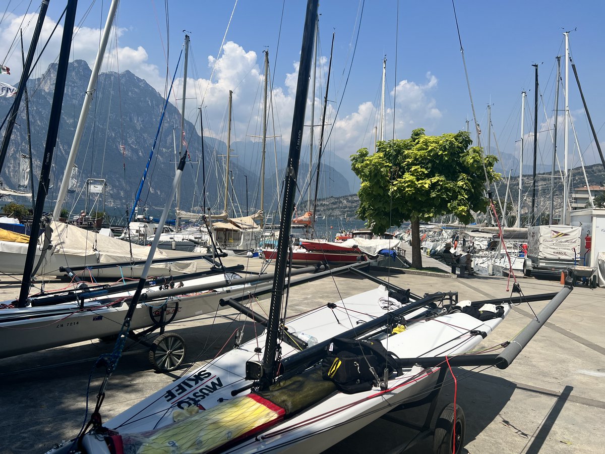 mustoskiff's tweet image. Musto Skiff sailors from across the globe (one as far away as Australia!) are starting to arrive in #Torbole to get in some practice before the 2023 Worlds officially starts. Another glamour day out there today! What a place this is!😍

@mustoclothing @ACOWater @OvingtonBoats