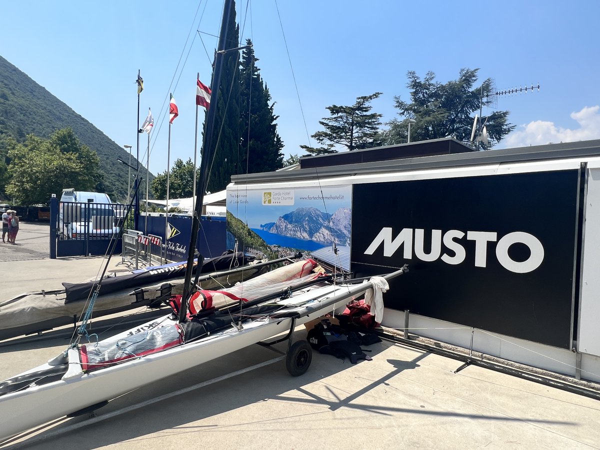 mustoskiff's tweet image. Musto Skiff sailors from across the globe (one as far away as Australia!) are starting to arrive in #Torbole to get in some practice before the 2023 Worlds officially starts. Another glamour day out there today! What a place this is!😍

@mustoclothing @ACOWater @OvingtonBoats