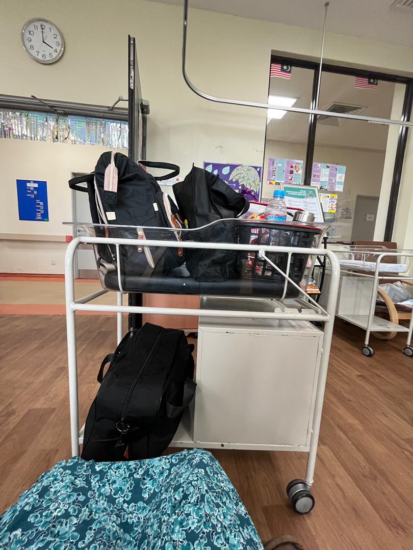 AkeemSharyzal's tweet photo. Ok aku review, wife bersalin dekat HTAR siap dapat free gift, nurse baik, services baik, masa wife bersalin husband boleh temankan, package tengok wife tengah constructions, bersalin dalam aircond, duduk wad pun aircond, total RM90. https://t.co/5As8jldVzq