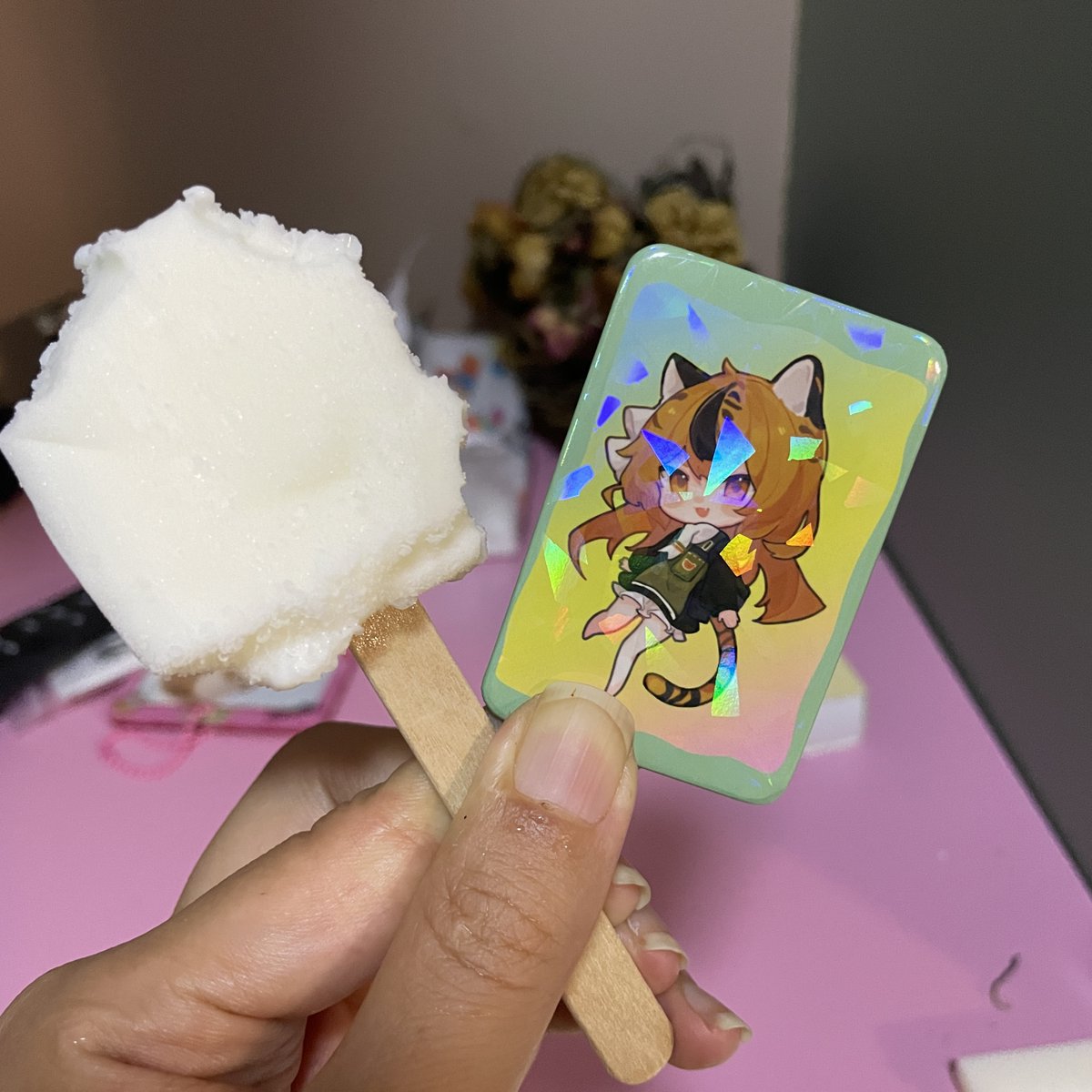 GiftsTigerkin's tweet image. When I want take a photo for the botton pin I am eating a ice cream, and they are pretty to be together!

Oh~~This botton pin is made for @ikaNyai, the tiger girl is designed by her. 

#buttonpins #buttonbadge #buttonbadges #tinbadge #animebadge #animepins #cutepins #cutebadge