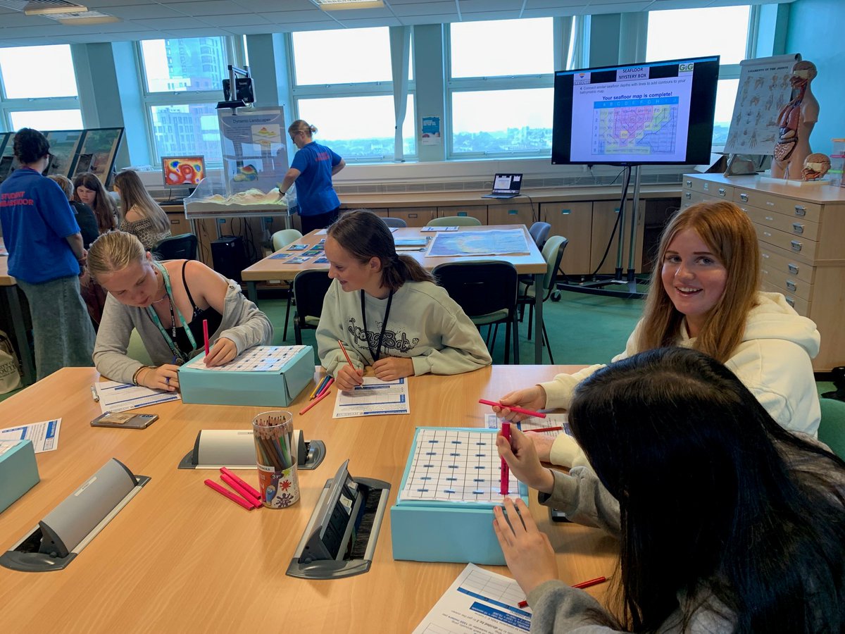 jenny_gales's tweet photo. Amazing afternoon with @girlsingeosci sharing my love of seafloor mapping and exploring the deep ocean #girlsintogeoscience #womeninSTEM @PlymUni @MarineSciPlym @EVNautilus https://t.co/2mNI4vW2f5