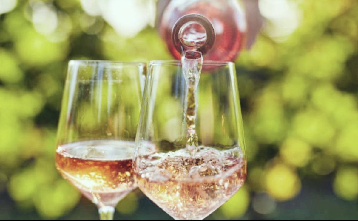 Llega el calor a nuestras vidas, y con él, empieza a apetecer un magnífico rosado, para relajarse estas tardes.

Y para ello, qué mejor que nuestro Rosé; disfruta de un vino equilibrado, fresco, delicado, y con unos matices que sólo da nuestro propio terruño.
#merida #familywine