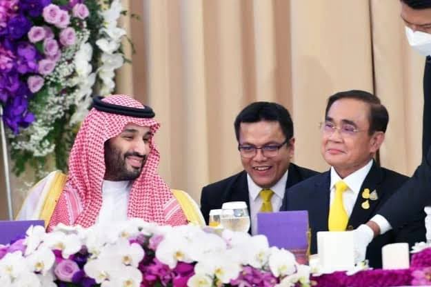 Skyboyz15's tweet photo. 32 ปี ฟื้นสัมพันธ์ไทย-ซาอุฯ 🇹🇭🤝🇸🇦
โดย พล.อ.ประยุทธ์ จันทร์โอชา 
นายกรัฐมนตรี คนที่ 29 
🏛️ การทูต 2 ประเทศ
✈️ สายการบิน นักท่องเที่ยว 
💰 ซาอุฯ ลงทุนในไทยกว่า 3 แสนล้านบาท
🚗🐓 มูลค่าส่งออก คาดเกือบ 1 แสนล้านบาท
⛑️ โอกาสแรงงานไทย
#ประยุทธ์ #ซาอุดีอาระเบีย https://t.co/Rp9T196rv6