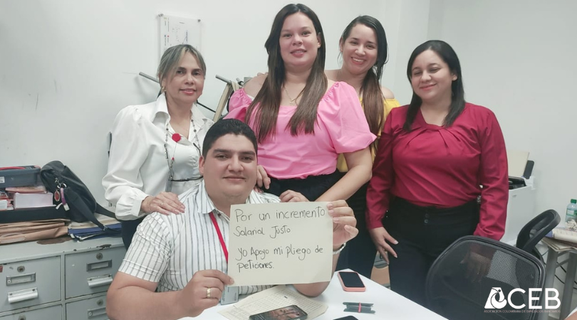 #YoApoyoMiPliego en Bancamía por un incremento salarial justo #FelizMartes hoy primer día de Negociación Colectiva  

 ¡Tú respaldo te hace y nos hace más fuertes! ¡Afíliate! 🙋‍♀️📲3138700509  

<a href="/cutcolombia/">Central Unitaria de Trabajadores</a> <a href="/uniamericas/">UNI Américas</a> <a href="/guimaffeo/">Guillermo Maffeo</a> <a href="/OLRUIZL/">LuciaR</a> <a href="/ncarolina11/">Nidia Carolina Vargas R.</a> <a href="/AcebStaMta/">Aceb Seccional Santa Marta</a> <a href="/fabioariascut/">Fabio Arias Giraldo</a>