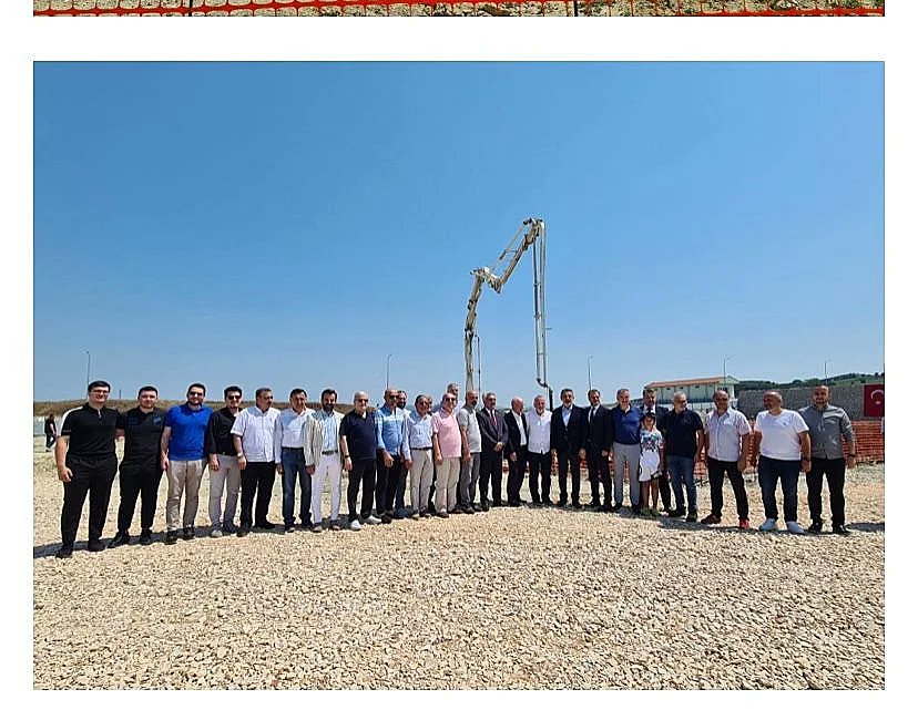 MUSIADBursa's tweet photo. Yönetim Kurulu Başkanımız @alparslansenock ve Yönetim Kurulu Üyelerimiz, Üyemiz Fikret Yeşilırmak'ın #TOSAB Bünyesinde yapımına başlanan Fabrika inşaatının "Temel Atma Töreni" programına katıldı. Üyemize #hayırlı olsun. İşlerinde kolaylıklar dileriz. https://t.co/2UzYYSrmeK