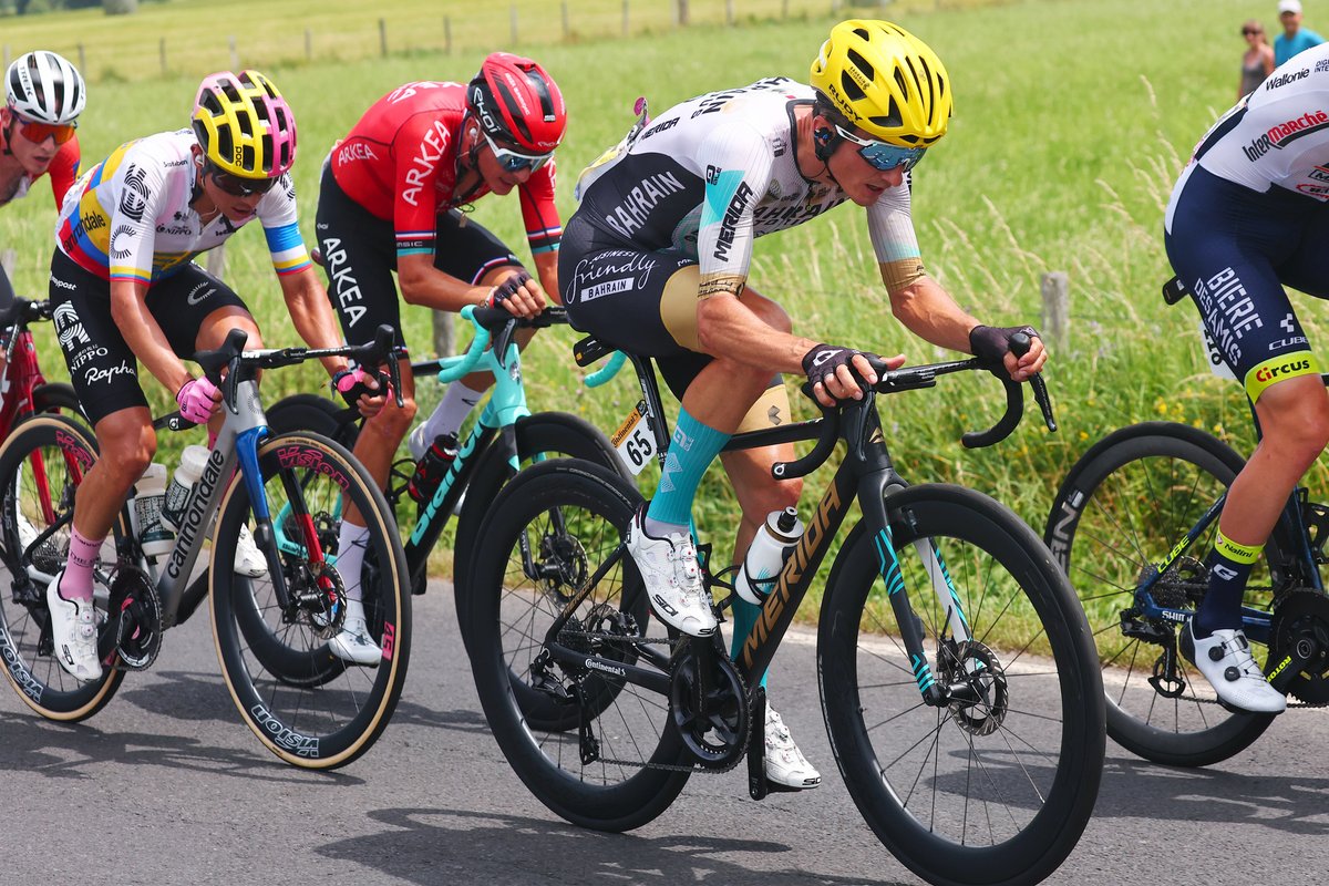 BHRVictorious's tweet photo. 🇫🇷 #TDF2023
#Neilands attacked on the last climb of the day. @PelloBilbao1990 is in a 5-man group chasing him down.
GO Pello!
#RideAsOne #rideforGino
📸 @SprintCycling https://t.co/5NUTeMcT5E