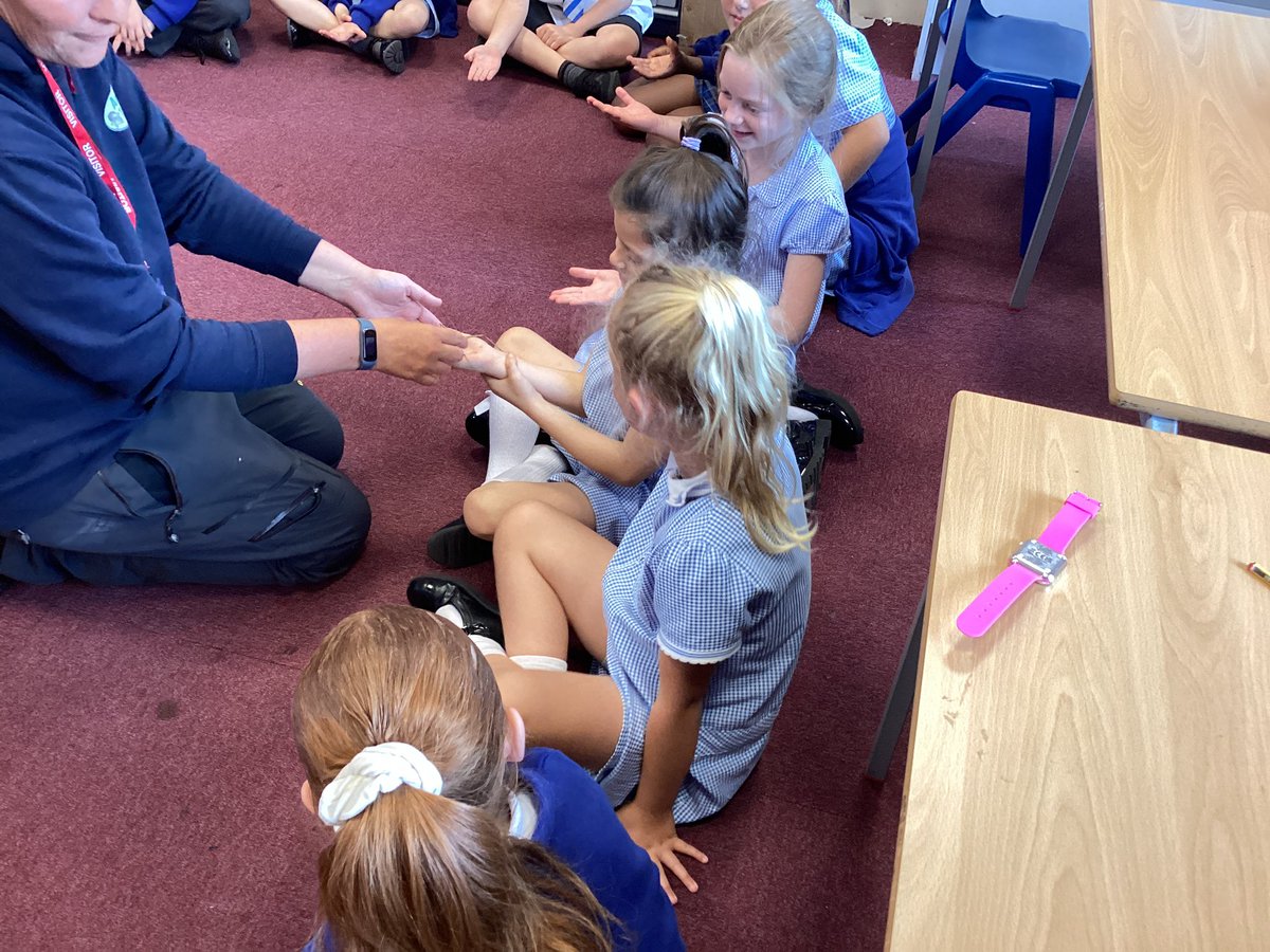 holycrosssthel1's tweet image. Year 4 had a “wild” afternoon meeting lots of exciting animals! Thank you for our visit @AnimalsTakeOver we learnt so much 🐶🐹🐍