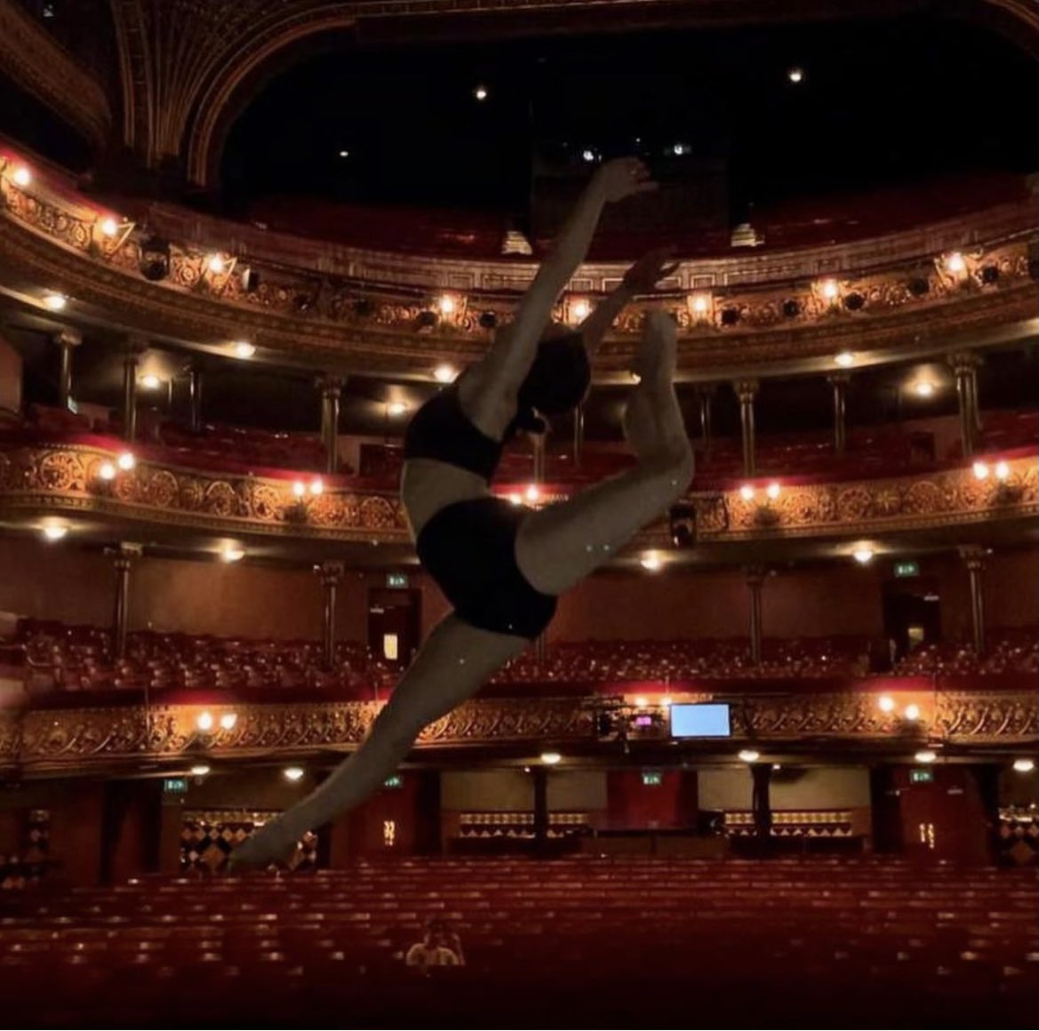 tonyblackledge's tweet photo. So proud of my super-talented daughter Poppy who is in the last week of the incredible @sbtourUK 310 shows in 39 theatres in her role and covers for 3 others including Fran opposite the fantastic @keviclifton without missing a show Wow.@JasonGilkison @AnneVosser @CraigRevHorwood https://t.co/F4Mwtkcgh7