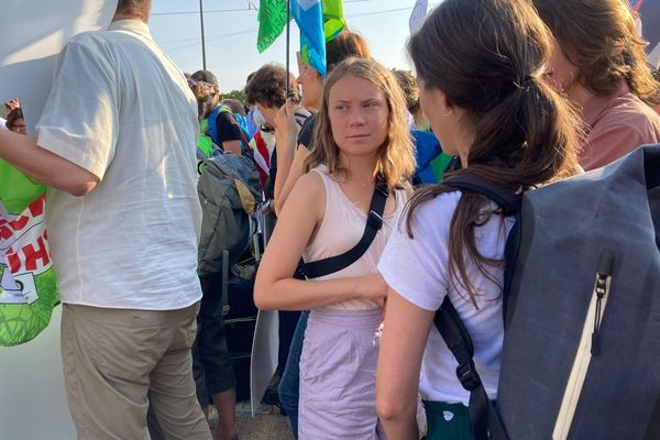 Greta #Thunberg et #agriculteurs se font face devant le Parlement européen autour de la préservation de la #biodiversité france3-regions.francetvinfo.fr/grand-est/bas-…