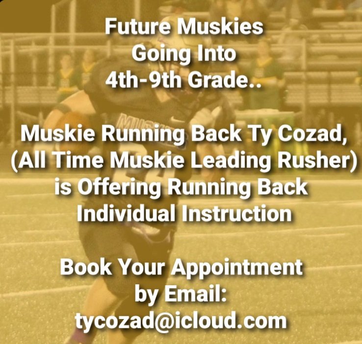 MuscatineIA's tweet photo. #FutureMuskies get coached up by a #MuskieLegend @ty_cozad https://t.co/bD6XHoVpVV